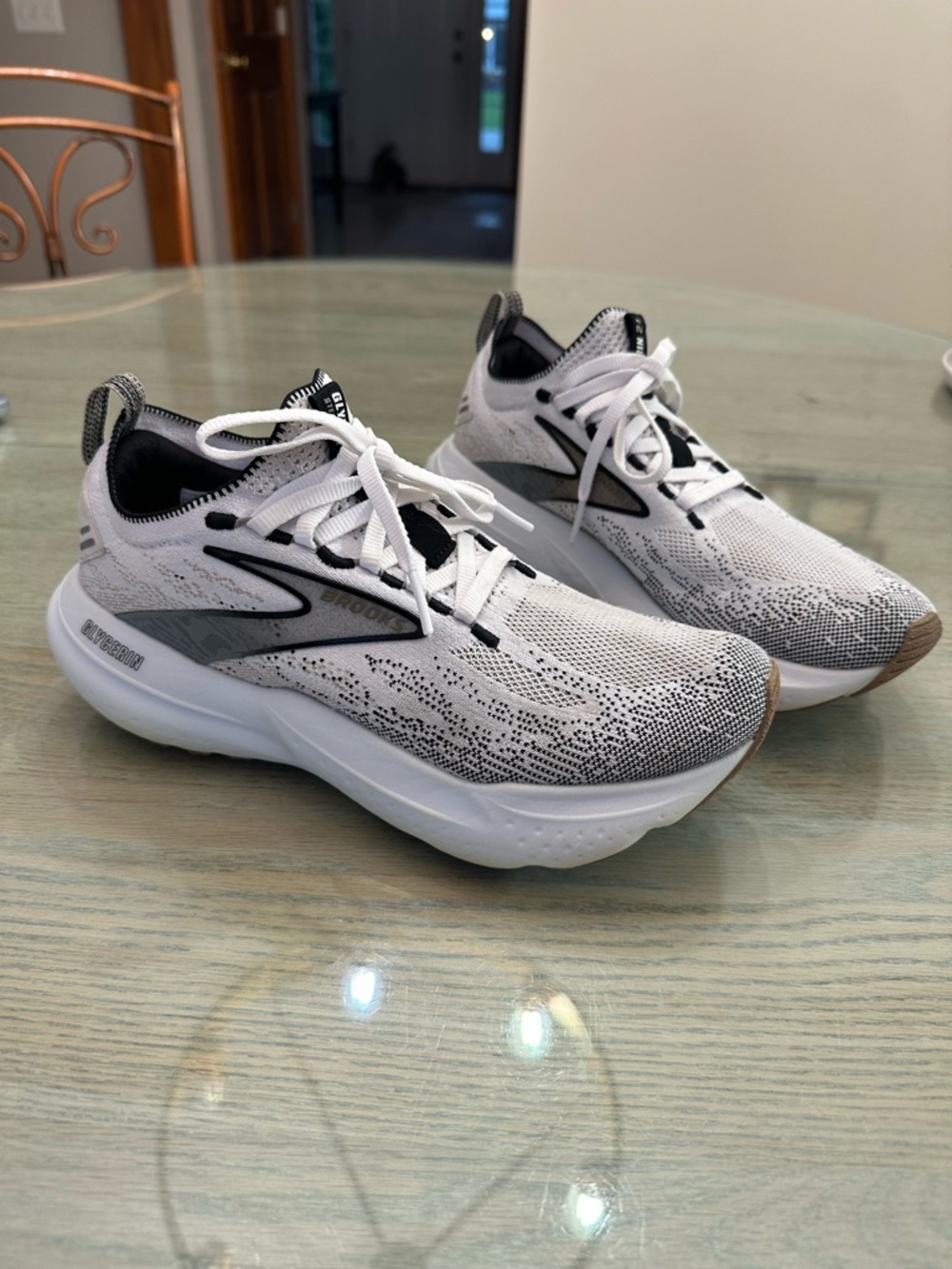 Brooks White and Black Women's Running Sneakers.  Glycerin